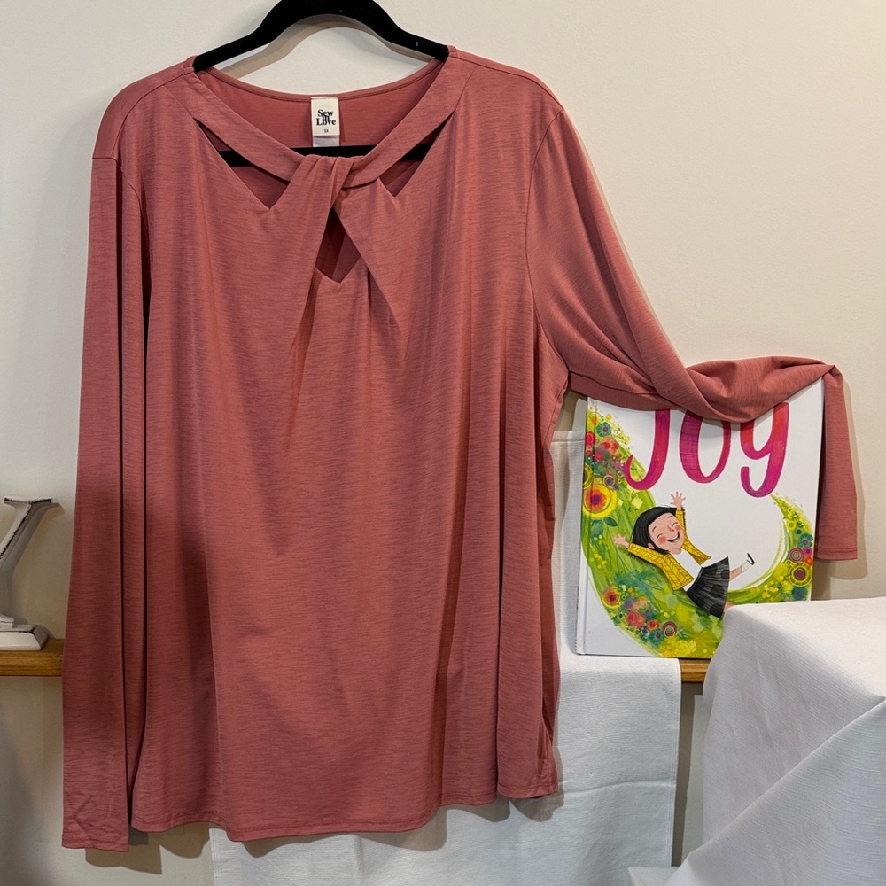 Pretty and so flattering Sew in Love Dusty Rose Long Sleeve Top Size 3X.